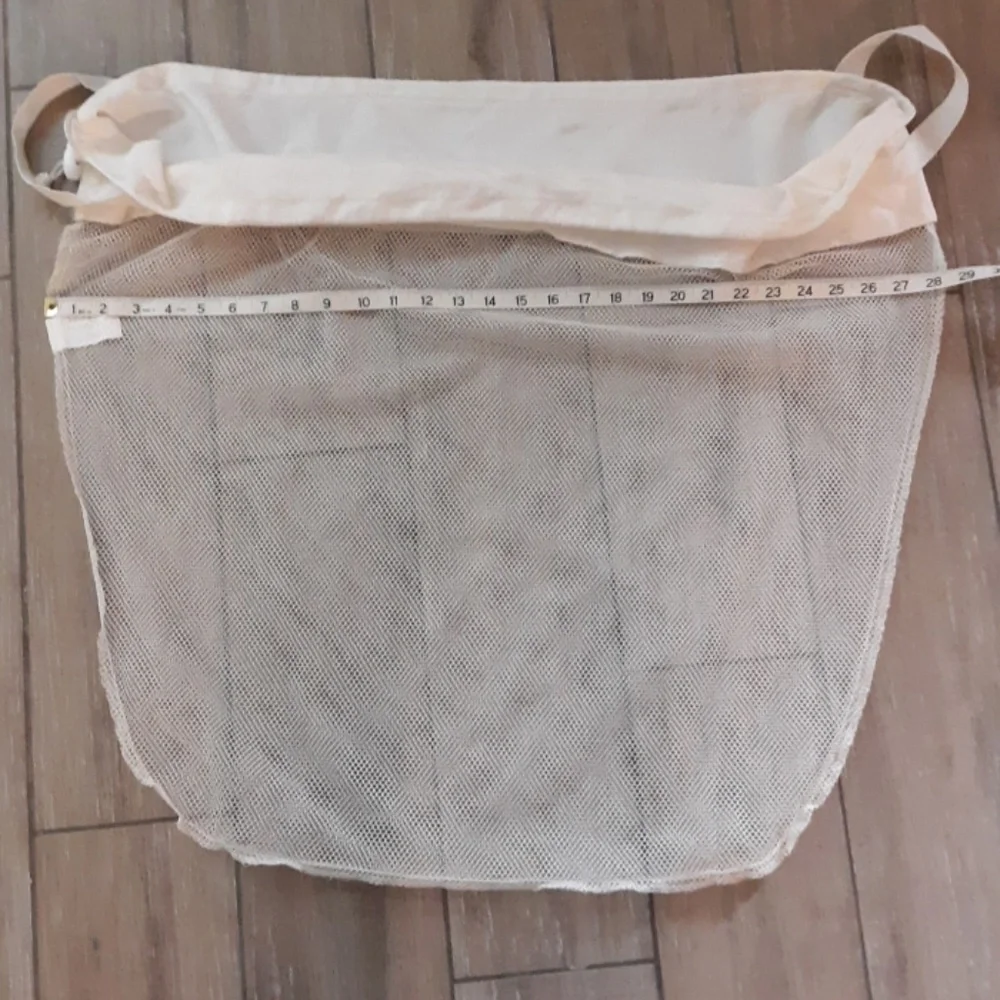 Mesh drawstring laundry bag with handles